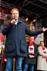 01 Auftakt HDK 2025-11-15 31  Auftakt, Prinzen-Proklamation, Auftaktsitzung - Samstag 15. November 10:30 Uhr, die Duisburger Karnevalsgesellschaften treffen sich auf der Königsstraße um zum Burgplatz zu ziehen. Dort dann die große Auftaktveranstaltung des Hauptausschuss Duisburger Karneval. Begleitet von der Prinzengarde ziehen wir mit. Abends dann die Prinzen-Proklamation von Bastian I. & Steffen I. in Moers. Danach geht es zur Benefizveranstaltung für den Blutwurstsonntags in Meiderich bei den Meidericher Jecken. Zum Ende des Abends ging es in die Aula des Reinhard-und-Max-Mannesmann-Gymnasium, wo wir von einem begeisterten Publikum bei der Auftaktsitzung der „Blauen Jungs“ empfangen wurden. : DVPJ, Toni I, Jules I., Prinz Karneval, Prinz, Prinzessin Aileen I., Hofmarschälle, Page, Pagen, Paginnen, HDK, Duisburg, Karneval, Helau, Tollität, Event, Session 2025, Session 2025, HDK Duisburg, Hauptausschuss, Hauptausschuss Karneval Duisburg, Duisburg ist echt