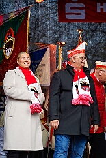 01 Auftakt HDK 2025-11-15 32  Auftakt, Prinzen-Proklamation, Auftaktsitzung - Samstag 15. November 10:30 Uhr, die Duisburger Karnevalsgesellschaften treffen sich auf der Königsstraße um zum Burgplatz zu ziehen. Dort dann die große Auftaktveranstaltung des Hauptausschuss Duisburger Karneval. Begleitet von der Prinzengarde ziehen wir mit. Abends dann die Prinzen-Proklamation von Bastian I. & Steffen I. in Moers. Danach geht es zur Benefizveranstaltung für den Blutwurstsonntags in Meiderich bei den Meidericher Jecken. Zum Ende des Abends ging es in die Aula des Reinhard-und-Max-Mannesmann-Gymnasium, wo wir von einem begeisterten Publikum bei der Auftaktsitzung der „Blauen Jungs“ empfangen wurden. : DVPJ, Toni I, Jules I., Prinz Karneval, Prinz, Prinzessin Aileen I., Hofmarschälle, Page, Pagen, Paginnen, HDK, Duisburg, Karneval, Helau, Tollität, Event, Session 2025, Session 2025, HDK Duisburg, Hauptausschuss, Hauptausschuss Karneval Duisburg, Duisburg ist echt