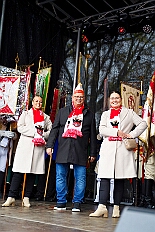 01 Auftakt HDK 2025-11-15 35  Auftakt, Prinzen-Proklamation, Auftaktsitzung - Samstag 15. November 10:30 Uhr, die Duisburger Karnevalsgesellschaften treffen sich auf der Königsstraße um zum Burgplatz zu ziehen. Dort dann die große Auftaktveranstaltung des Hauptausschuss Duisburger Karneval. Begleitet von der Prinzengarde ziehen wir mit. Abends dann die Prinzen-Proklamation von Bastian I. & Steffen I. in Moers. Danach geht es zur Benefizveranstaltung für den Blutwurstsonntags in Meiderich bei den Meidericher Jecken. Zum Ende des Abends ging es in die Aula des Reinhard-und-Max-Mannesmann-Gymnasium, wo wir von einem begeisterten Publikum bei der Auftaktsitzung der „Blauen Jungs“ empfangen wurden. : DVPJ, Toni I, Jules I., Prinz Karneval, Prinz, Prinzessin Aileen I., Hofmarschälle, Page, Pagen, Paginnen, HDK, Duisburg, Karneval, Helau, Tollität, Event, Session 2025, Session 2025, HDK Duisburg, Hauptausschuss, Hauptausschuss Karneval Duisburg, Duisburg ist echt