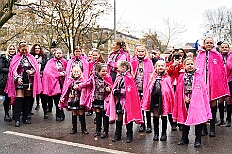 01 Auftakt HDK 2025-11-15 39  Auftakt, Prinzen-Proklamation, Auftaktsitzung - Samstag 15. November 10:30 Uhr, die Duisburger Karnevalsgesellschaften treffen sich auf der Königsstraße um zum Burgplatz zu ziehen. Dort dann die große Auftaktveranstaltung des Hauptausschuss Duisburger Karneval. Begleitet von der Prinzengarde ziehen wir mit. Abends dann die Prinzen-Proklamation von Bastian I. & Steffen I. in Moers. Danach geht es zur Benefizveranstaltung für den Blutwurstsonntags in Meiderich bei den Meidericher Jecken. Zum Ende des Abends ging es in die Aula des Reinhard-und-Max-Mannesmann-Gymnasium, wo wir von einem begeisterten Publikum bei der Auftaktsitzung der „Blauen Jungs“ empfangen wurden. : DVPJ, Toni I, Jules I., Prinz Karneval, Prinz, Prinzessin Aileen I., Hofmarschälle, Page, Pagen, Paginnen, HDK, Duisburg, Karneval, Helau, Tollität, Event, Session 2025, Session 2025, HDK Duisburg, Hauptausschuss, Hauptausschuss Karneval Duisburg, Duisburg ist echt