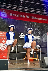 01 Auftakt HDK 2025-11-15 48  Auftakt, Prinzen-Proklamation, Auftaktsitzung - Samstag 15. November 10:30 Uhr, die Duisburger Karnevalsgesellschaften treffen sich auf der Königsstraße um zum Burgplatz zu ziehen. Dort dann die große Auftaktveranstaltung des Hauptausschuss Duisburger Karneval. Begleitet von der Prinzengarde ziehen wir mit. Abends dann die Prinzen-Proklamation von Bastian I. & Steffen I. in Moers. Danach geht es zur Benefizveranstaltung für den Blutwurstsonntags in Meiderich bei den Meidericher Jecken. Zum Ende des Abends ging es in die Aula des Reinhard-und-Max-Mannesmann-Gymnasium, wo wir von einem begeisterten Publikum bei der Auftaktsitzung der „Blauen Jungs“ empfangen wurden. : DVPJ, Toni I, Jules I., Prinz Karneval, Prinz, Prinzessin Aileen I., Hofmarschälle, Page, Pagen, Paginnen, HDK, Duisburg, Karneval, Helau, Tollität, Event, Session 2025, Session 2025, HDK Duisburg, Hauptausschuss, Hauptausschuss Karneval Duisburg, Duisburg ist echt