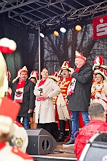 01 Auftakt HDK 2025-11-15 58  Auftakt, Prinzen-Proklamation, Auftaktsitzung - Samstag 15. November 10:30 Uhr, die Duisburger Karnevalsgesellschaften treffen sich auf der Königsstraße um zum Burgplatz zu ziehen. Dort dann die große Auftaktveranstaltung des Hauptausschuss Duisburger Karneval. Begleitet von der Prinzengarde ziehen wir mit. Abends dann die Prinzen-Proklamation von Bastian I. & Steffen I. in Moers. Danach geht es zur Benefizveranstaltung für den Blutwurstsonntags in Meiderich bei den Meidericher Jecken. Zum Ende des Abends ging es in die Aula des Reinhard-und-Max-Mannesmann-Gymnasium, wo wir von einem begeisterten Publikum bei der Auftaktsitzung der „Blauen Jungs“ empfangen wurden. : DVPJ, Toni I, Jules I., Prinz Karneval, Prinz, Prinzessin Aileen I., Hofmarschälle, Page, Pagen, Paginnen, HDK, Duisburg, Karneval, Helau, Tollität, Event, Session 2025, Session 2025, HDK Duisburg, Hauptausschuss, Hauptausschuss Karneval Duisburg, Duisburg ist echt