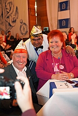 04 AuftaktsitAMaB 2025-11-15 02  Auftakt, Prinzen-Proklamation, Auftaktsitzung - Samstag 15. November 10:30 Uhr, die Duisburger Karnevalsgesellschaften treffen sich auf der Königsstraße um zum Burgplatz zu ziehen. Dort dann die große Auftaktveranstaltung des Hauptausschuss Duisburger Karneval. Begleitet von der Prinzengarde ziehen wir mit. Abends dann die Prinzen-Proklamation von Bastian I. & Steffen I. in Moers. Danach geht es zur Benefizveranstaltung für den Blutwurstsonntags in Meiderich bei den Meidericher Jecken. Zum Ende des Abends ging es in die Aula des Reinhard-und-Max-Mannesmann-Gymnasium, wo wir von einem begeisterten Publikum bei der Auftaktsitzung der „Blauen Jungs“ empfangen wurden. : DVPJ, Toni I, Jules I., Prinz Karneval, Prinz, Prinzessin Aileen I., Hofmarschälle, Page, Pagen, Paginnen, HDK, Duisburg, Karneval, Helau, Tollität, Event, Session 2025, Session 2025, HDK Duisburg, Hauptausschuss, Hauptausschuss Karneval Duisburg, Duisburg ist echt