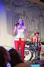 04 AuftaktsitAMaB 2025-11-15 04  Auftakt, Prinzen-Proklamation, Auftaktsitzung - Samstag 15. November 10:30 Uhr, die Duisburger Karnevalsgesellschaften treffen sich auf der Königsstraße um zum Burgplatz zu ziehen. Dort dann die große Auftaktveranstaltung des Hauptausschuss Duisburger Karneval. Begleitet von der Prinzengarde ziehen wir mit. Abends dann die Prinzen-Proklamation von Bastian I. & Steffen I. in Moers. Danach geht es zur Benefizveranstaltung für den Blutwurstsonntags in Meiderich bei den Meidericher Jecken. Zum Ende des Abends ging es in die Aula des Reinhard-und-Max-Mannesmann-Gymnasium, wo wir von einem begeisterten Publikum bei der Auftaktsitzung der „Blauen Jungs“ empfangen wurden. : DVPJ, Toni I, Jules I., Prinz Karneval, Prinz, Prinzessin Aileen I., Hofmarschälle, Page, Pagen, Paginnen, HDK, Duisburg, Karneval, Helau, Tollität, Event, Session 2025, Session 2025, HDK Duisburg, Hauptausschuss, Hauptausschuss Karneval Duisburg, Duisburg ist echt