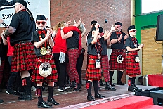 Herrensi Schottenz 2025-11-22 02  1. Herrenitzung der Session - Zum Start in den Sitzungskarneval der neuen Session sind wir Gäste bei der Herrensitzung der KG Schottenzunft in der Sporthalle des ETuS Bissingheim. : DVPJ, Toni I, Jules I., Prinz Karneval, Prinz, Prinzessin Aileen I., Hofmarschälle, Page, Pagen, Paginnen, HDK, Duisburg, Karneval, Helau, Tollität, Event, Session 2025, Session 2025, HDK Duisburg, Hauptausschuss, Hauptausschuss Karneval Duisburg, Duisburg ist echt