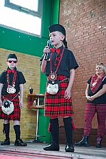 Herrensi Schottenz 2025-11-22 05  1. Herrenitzung der Session - Zum Start in den Sitzungskarneval der neuen Session sind wir Gäste bei der Herrensitzung der KG Schottenzunft in der Sporthalle des ETuS Bissingheim. : DVPJ, Toni I, Jules I., Prinz Karneval, Prinz, Prinzessin Aileen I., Hofmarschälle, Page, Pagen, Paginnen, HDK, Duisburg, Karneval, Helau, Tollität, Event, Session 2025, Session 2025, HDK Duisburg, Hauptausschuss, Hauptausschuss Karneval Duisburg, Duisburg ist echt
