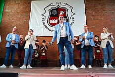 Herrensi Schottenz 2025-11-22 08  1. Herrenitzung der Session - Zum Start in den Sitzungskarneval der neuen Session sind wir Gäste bei der Herrensitzung der KG Schottenzunft in der Sporthalle des ETuS Bissingheim. : DVPJ, Toni I, Jules I., Prinz Karneval, Prinz, Prinzessin Aileen I., Hofmarschälle, Page, Pagen, Paginnen, HDK, Duisburg, Karneval, Helau, Tollität, Event, Session 2025, Session 2025, HDK Duisburg, Hauptausschuss, Hauptausschuss Karneval Duisburg, Duisburg ist echt