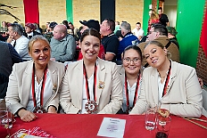 Herrensi Schottenz 2025-11-22 14  1. Herrenitzung der Session - Zum Start in den Sitzungskarneval der neuen Session sind wir Gäste bei der Herrensitzung der KG Schottenzunft in der Sporthalle des ETuS Bissingheim. : DVPJ, Toni I, Jules I., Prinz Karneval, Prinz, Prinzessin Aileen I., Hofmarschälle, Page, Pagen, Paginnen, HDK, Duisburg, Karneval, Helau, Tollität, Event, Session 2025, Session 2025, HDK Duisburg, Hauptausschuss, Hauptausschuss Karneval Duisburg, Duisburg ist echt