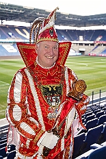 Ornat Shooting 2026-01-08 02  Shooting im Ornat - Die Spannung auf unsere Session steigt. Hier ein paar Impressionen vom Shooting mit unserer Steffi. Wir waren außer im Studio auch in der schauinsland Reisen Arena, dem WYNDHAM Hotel Duisburger Hof und dem Coupe 1900 im Duisburger Süden. : DVPJ, Toni I, Jules I., Prinz Karneval, Prinz, Prinzessin Aileen I., Hofmarschälle, Page, Pagen, Paginnen, HDK, Duisburg, Karneval, Helau, Tollität, Event, Session 2025, Session 2025, HDK Duisburg, Hauptausschuss, Hauptausschuss Karneval Duisburg, Duisburg ist echt