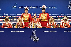 Ornat Shooting 2026-01-08 09  Shooting im Ornat - Die Spannung auf unsere Session steigt. Hier ein paar Impressionen vom Shooting mit unserer Steffi. Wir waren außer im Studio auch in der schauinsland Reisen Arena, dem WYNDHAM Hotel Duisburger Hof und dem Coupe 1900 im Duisburger Süden. : DVPJ, Toni I, Jules I., Prinz Karneval, Prinz, Prinzessin Aileen I., Hofmarschälle, Page, Pagen, Paginnen, HDK, Duisburg, Karneval, Helau, Tollität, Event, Session 2025, Session 2025, HDK Duisburg, Hauptausschuss, Hauptausschuss Karneval Duisburg, Duisburg ist echt