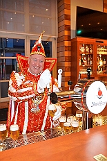 Ornat Shooting 2026-01-08 10  Shooting im Ornat - Die Spannung auf unsere Session steigt. Hier ein paar Impressionen vom Shooting mit unserer Steffi. Wir waren außer im Studio auch in der schauinsland Reisen Arena, dem WYNDHAM Hotel Duisburger Hof und dem Coupe 1900 im Duisburger Süden. : DVPJ, Toni I, Jules I., Prinz Karneval, Prinz, Prinzessin Aileen I., Hofmarschälle, Page, Pagen, Paginnen, HDK, Duisburg, Karneval, Helau, Tollität, Event, Session 2025, Session 2025, HDK Duisburg, Hauptausschuss, Hauptausschuss Karneval Duisburg, Duisburg ist echt