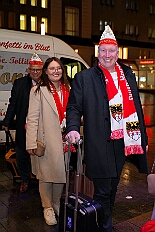 EinzugHofburg 2026-01-09 14  Unser Einzug in die Hofburg - Der Einzug des Prinzen mit seiner Crew in die Hofburg gehört schon länger zur Tradition im Duisburger Karneval. Einen Tag vor der Kürung bezog die Crew ihre Zimmer im WYNDHAM Hotel Duisburger Hof. Hier residieren  nun alle sieben bis zum Rosenmontag. : DVPJ, Toni I, Jules I., Prinz Karneval, Prinz, Prinzessin Aileen I., Hofmarschälle, Page, Pagen, Paginnen, HDK, Duisburg, Karneval, Helau, Tollität, Event, Session 2025, Session 2025, HDK Duisburg, Hauptausschuss, Hauptausschuss Karneval Duisburg, Duisburg ist echt