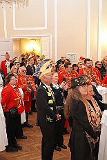 EinzugHofburg 2026-01-09 25  Unser Einzug in die Hofburg - Der Einzug des Prinzen mit seiner Crew in die Hofburg gehört schon länger zur Tradition im Duisburger Karneval. Einen Tag vor der Kürung bezog die Crew ihre Zimmer im WYNDHAM Hotel Duisburger Hof. Hier residieren  nun alle sieben bis zum Rosenmontag. : DVPJ, Toni I, Jules I., Prinz Karneval, Prinz, Prinzessin Aileen I., Hofmarschälle, Page, Pagen, Paginnen, HDK, Duisburg, Karneval, Helau, Tollität, Event, Session 2025, Session 2025, HDK Duisburg, Hauptausschuss, Hauptausschuss Karneval Duisburg, Duisburg ist echt