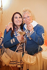 EinzugHofburg 2026-01-09 61  Unser Einzug in die Hofburg - Der Einzug des Prinzen mit seiner Crew in die Hofburg gehört schon länger zur Tradition im Duisburger Karneval. Einen Tag vor der Kürung bezog die Crew ihre Zimmer im WYNDHAM Hotel Duisburger Hof. Hier residieren  nun alle sieben bis zum Rosenmontag. : DVPJ, Toni I, Jules I., Prinz Karneval, Prinz, Prinzessin Aileen I., Hofmarschälle, Page, Pagen, Paginnen, HDK, Duisburg, Karneval, Helau, Tollität, Event, Session 2025, Session 2025, HDK Duisburg, Hauptausschuss, Hauptausschuss Karneval Duisburg, Duisburg ist echt