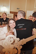 EinzugHofburg 2026-01-09 66  Unser Einzug in die Hofburg - Der Einzug des Prinzen mit seiner Crew in die Hofburg gehört schon länger zur Tradition im Duisburger Karneval. Einen Tag vor der Kürung bezog die Crew ihre Zimmer im WYNDHAM Hotel Duisburger Hof. Hier residieren  nun alle sieben bis zum Rosenmontag. : DVPJ, Toni I, Jules I., Prinz Karneval, Prinz, Prinzessin Aileen I., Hofmarschälle, Page, Pagen, Paginnen, HDK, Duisburg, Karneval, Helau, Tollität, Event, Session 2025, Session 2025, HDK Duisburg, Hauptausschuss, Hauptausschuss Karneval Duisburg, Duisburg ist echt