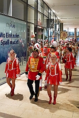 Kuerung Toni I 2026-01-10 019  Endlich Karnevalsprinz: Toni I. -  Am Samstag 10. Januar 2026 war es endlich soweit. Kürung se. Tollität Prinz Toni I., im Rahmen eines hochklassigen Galaabends in der ausverkauften Mercatorhalle in Duisburg. Ein stimmungsvoller Abend mit Show, Musik und Tanz. Vorab präsentierte sich die Prinzencrew 2026 im WYNDHAM Hotel Duisburger Hof der Leibgarde se. Tollität, die Prinzengarde der Stadt Duisburg. : DVPJ, Toni I, Jules I., Prinz Karneval, Prinz, Prinzessin Aileen I., Hofmarschälle, Page, Pagen, Paginnen, HDK, Duisburg, Karneval, Helau, Tollität, Event, Session 2025, Session 2025, HDK Duisburg, Hauptausschuss, Hauptausschuss Karneval Duisburg, Duisburg ist echt