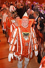 Kuerung Toni I 2026-01-10 034  Endlich Karnevalsprinz: Toni I. -  Am Samstag 10. Januar 2026 war es endlich soweit. Kürung se. Tollität Prinz Toni I., im Rahmen eines hochklassigen Galaabends in der ausverkauften Mercatorhalle in Duisburg. Ein stimmungsvoller Abend mit Show, Musik und Tanz. Vorab präsentierte sich die Prinzencrew 2026 im WYNDHAM Hotel Duisburger Hof der Leibgarde se. Tollität, die Prinzengarde der Stadt Duisburg. : DVPJ, Toni I, Jules I., Prinz Karneval, Prinz, Prinzessin Aileen I., Hofmarschälle, Page, Pagen, Paginnen, HDK, Duisburg, Karneval, Helau, Tollität, Event, Session 2025, Session 2025, HDK Duisburg, Hauptausschuss, Hauptausschuss Karneval Duisburg, Duisburg ist echt