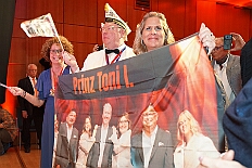 Kuerung Toni I 2026-01-10 037  Endlich Karnevalsprinz: Toni I. -  Am Samstag 10. Januar 2026 war es endlich soweit. Kürung se. Tollität Prinz Toni I., im Rahmen eines hochklassigen Galaabends in der ausverkauften Mercatorhalle in Duisburg. Ein stimmungsvoller Abend mit Show, Musik und Tanz. Vorab präsentierte sich die Prinzencrew 2026 im WYNDHAM Hotel Duisburger Hof der Leibgarde se. Tollität, die Prinzengarde der Stadt Duisburg. : DVPJ, Toni I, Jules I., Prinz Karneval, Prinz, Prinzessin Aileen I., Hofmarschälle, Page, Pagen, Paginnen, HDK, Duisburg, Karneval, Helau, Tollität, Event, Session 2025, Session 2025, HDK Duisburg, Hauptausschuss, Hauptausschuss Karneval Duisburg, Duisburg ist echt