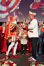 Kuerung Toni I 2026-01-10 045  Endlich Karnevalsprinz: Toni I. -  Am Samstag 10. Januar 2026 war es endlich soweit. Kürung se. Tollität Prinz Toni I., im Rahmen eines hochklassigen Galaabends in der ausverkauften Mercatorhalle in Duisburg. Ein stimmungsvoller Abend mit Show, Musik und Tanz. Vorab präsentierte sich die Prinzencrew 2026 im WYNDHAM Hotel Duisburger Hof der Leibgarde se. Tollität, die Prinzengarde der Stadt Duisburg. : DVPJ, Toni I, Jules I., Prinz Karneval, Prinz, Prinzessin Aileen I., Hofmarschälle, Page, Pagen, Paginnen, HDK, Duisburg, Karneval, Helau, Tollität, Event, Session 2025, Session 2025, HDK Duisburg, Hauptausschuss, Hauptausschuss Karneval Duisburg, Duisburg ist echt