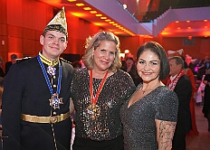 Kuerung Toni I 2026-01-10 081  Endlich Karnevalsprinz: Toni I. -  Am Samstag 10. Januar 2026 war es endlich soweit. Kürung se. Tollität Prinz Toni I., im Rahmen eines hochklassigen Galaabends in der ausverkauften Mercatorhalle in Duisburg. Ein stimmungsvoller Abend mit Show, Musik und Tanz. Vorab präsentierte sich die Prinzencrew 2026 im WYNDHAM Hotel Duisburger Hof der Leibgarde se. Tollität, die Prinzengarde der Stadt Duisburg. : DVPJ, Toni I, Jules I., Prinz Karneval, Prinz, Prinzessin Aileen I., Hofmarschälle, Page, Pagen, Paginnen, HDK, Duisburg, Karneval, Helau, Tollität, Event, Session 2025, Session 2025, HDK Duisburg, Hauptausschuss, Hauptausschuss Karneval Duisburg, Duisburg ist echt