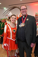 Kuerung Toni I 2026-01-10 110  Endlich Karnevalsprinz: Toni I. -  Am Samstag 10. Januar 2026 war es endlich soweit. Kürung se. Tollität Prinz Toni I., im Rahmen eines hochklassigen Galaabends in der ausverkauften Mercatorhalle in Duisburg. Ein stimmungsvoller Abend mit Show, Musik und Tanz. Vorab präsentierte sich die Prinzencrew 2026 im WYNDHAM Hotel Duisburger Hof der Leibgarde se. Tollität, die Prinzengarde der Stadt Duisburg. : DVPJ, Toni I, Jules I., Prinz Karneval, Prinz, Prinzessin Aileen I., Hofmarschälle, Page, Pagen, Paginnen, HDK, Duisburg, Karneval, Helau, Tollität, Event, Session 2025, Session 2025, HDK Duisburg, Hauptausschuss, Hauptausschuss Karneval Duisburg, Duisburg ist echt