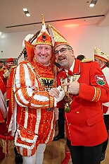 Kuerung Toni I 2026-01-10 112  Endlich Karnevalsprinz: Toni I. -  Am Samstag 10. Januar 2026 war es endlich soweit. Kürung se. Tollität Prinz Toni I., im Rahmen eines hochklassigen Galaabends in der ausverkauften Mercatorhalle in Duisburg. Ein stimmungsvoller Abend mit Show, Musik und Tanz. Vorab präsentierte sich die Prinzencrew 2026 im WYNDHAM Hotel Duisburger Hof der Leibgarde se. Tollität, die Prinzengarde der Stadt Duisburg. : DVPJ, Toni I, Jules I., Prinz Karneval, Prinz, Prinzessin Aileen I., Hofmarschälle, Page, Pagen, Paginnen, HDK, Duisburg, Karneval, Helau, Tollität, Event, Session 2025, Session 2025, HDK Duisburg, Hauptausschuss, Hauptausschuss Karneval Duisburg, Duisburg ist echt