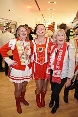 Kuerung Toni I 2026-01-10 129  Endlich Karnevalsprinz: Toni I. -  Am Samstag 10. Januar 2026 war es endlich soweit. Kürung se. Tollität Prinz Toni I., im Rahmen eines hochklassigen Galaabends in der ausverkauften Mercatorhalle in Duisburg. Ein stimmungsvoller Abend mit Show, Musik und Tanz. Vorab präsentierte sich die Prinzencrew 2026 im WYNDHAM Hotel Duisburger Hof der Leibgarde se. Tollität, die Prinzengarde der Stadt Duisburg. : DVPJ, Toni I, Jules I., Prinz Karneval, Prinz, Prinzessin Aileen I., Hofmarschälle, Page, Pagen, Paginnen, HDK, Duisburg, Karneval, Helau, Tollität, Event, Session 2025, Session 2025, HDK Duisburg, Hauptausschuss, Hauptausschuss Karneval Duisburg, Duisburg ist echt