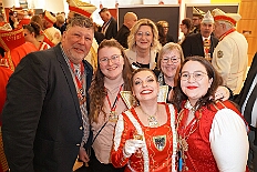 Kuerung Toni I 2026-01-10 133  Endlich Karnevalsprinz: Toni I. -  Am Samstag 10. Januar 2026 war es endlich soweit. Kürung se. Tollität Prinz Toni I., im Rahmen eines hochklassigen Galaabends in der ausverkauften Mercatorhalle in Duisburg. Ein stimmungsvoller Abend mit Show, Musik und Tanz. Vorab präsentierte sich die Prinzencrew 2026 im WYNDHAM Hotel Duisburger Hof der Leibgarde se. Tollität, die Prinzengarde der Stadt Duisburg. : DVPJ, Toni I, Jules I., Prinz Karneval, Prinz, Prinzessin Aileen I., Hofmarschälle, Page, Pagen, Paginnen, HDK, Duisburg, Karneval, Helau, Tollität, Event, Session 2025, Session 2025, HDK Duisburg, Hauptausschuss, Hauptausschuss Karneval Duisburg, Duisburg ist echt