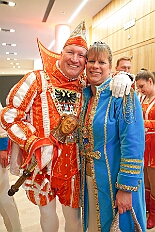 Kuerung Toni I 2026-01-10 141  Endlich Karnevalsprinz: Toni I. -  Am Samstag 10. Januar 2026 war es endlich soweit. Kürung se. Tollität Prinz Toni I., im Rahmen eines hochklassigen Galaabends in der ausverkauften Mercatorhalle in Duisburg. Ein stimmungsvoller Abend mit Show, Musik und Tanz. Vorab präsentierte sich die Prinzencrew 2026 im WYNDHAM Hotel Duisburger Hof der Leibgarde se. Tollität, die Prinzengarde der Stadt Duisburg. : DVPJ, Toni I, Jules I., Prinz Karneval, Prinz, Prinzessin Aileen I., Hofmarschälle, Page, Pagen, Paginnen, HDK, Duisburg, Karneval, Helau, Tollität, Event, Session 2025, Session 2025, HDK Duisburg, Hauptausschuss, Hauptausschuss Karneval Duisburg, Duisburg ist echt