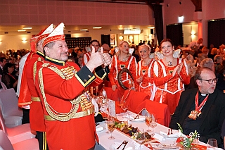 GalasitzPrinzgrd 2026-01-13 02  Galasitzung der Prinzengarde - Am Dienstag Abend war die Galasitzung für uns Programm. Eine Sitzung mit besonderem Dresscode. Neben den vielen Kölnern Programmpunkten haben wir unsere Stadt Duisburg, wie Toni I. sie auch in seinen Lieder als „sein Duisburg“ vorträgt, prächtig verkauft. Ein glanzvoller Abend. : DVPJ, Toni I, Jules I., Prinz Karneval, Prinz, Prinzessin Aileen I., Hofmarschälle, Page, Pagen, Paginnen, HDK, Duisburg, Karneval, Helau, Tollität, Event, Session 2025, Session 2025, HDK Duisburg, Hauptausschuss, Hauptausschuss Karneval Duisburg, Duisburg ist echt