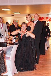 GalasitzPrinzgrd 2026-01-13 05  Galasitzung der Prinzengarde - Am Dienstag Abend war die Galasitzung für uns Programm. Eine Sitzung mit besonderem Dresscode. Neben den vielen Kölnern Programmpunkten haben wir unsere Stadt Duisburg, wie Toni I. sie auch in seinen Lieder als „sein Duisburg“ vorträgt, prächtig verkauft. Ein glanzvoller Abend. : DVPJ, Toni I, Jules I., Prinz Karneval, Prinz, Prinzessin Aileen I., Hofmarschälle, Page, Pagen, Paginnen, HDK, Duisburg, Karneval, Helau, Tollität, Event, Session 2025, Session 2025, HDK Duisburg, Hauptausschuss, Hauptausschuss Karneval Duisburg, Duisburg ist echt