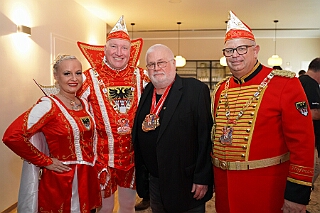 GalasitzPrinzgrd 2026-01-13 23  Galasitzung der Prinzengarde - Am Dienstag Abend war die Galasitzung für uns Programm. Eine Sitzung mit besonderem Dresscode. Neben den vielen Kölnern Programmpunkten haben wir unsere Stadt Duisburg, wie Toni I. sie auch in seinen Lieder als „sein Duisburg“ vorträgt, prächtig verkauft. Ein glanzvoller Abend. : DVPJ, Toni I, Jules I., Prinz Karneval, Prinz, Prinzessin Aileen I., Hofmarschälle, Page, Pagen, Paginnen, HDK, Duisburg, Karneval, Helau, Tollität, Event, Session 2025, Session 2025, HDK Duisburg, Hauptausschuss, Hauptausschuss Karneval Duisburg, Duisburg ist echt