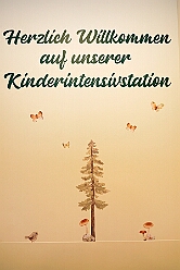 01 HeliosKlinikStJohannes 2026-01-14 01  In der Kinderklinik und im Rathaus - Am Mittwoch 14. Januar besuchten wir die Kinderintensivstation in der Helios St. Johannes Klinik Duisburg. Das sorgte für ein wenig Freude und Abwechslung im Klinikalltag. Abend stand dann der Besuch der CDU Ratsfraktion im Rathaus am Burgplatz auf dem Programm. : DVPJ, Toni I, Jules I., Prinz Karneval, Prinz, Prinzessin Aileen I., Hofmarschälle, Page, Pagen, Paginnen, HDK, Duisburg, Karneval, Helau, Tollität, Event, Session 2025, Session 2025, HDK Duisburg, Hauptausschuss, Hauptausschuss Karneval Duisburg, Duisburg ist echt