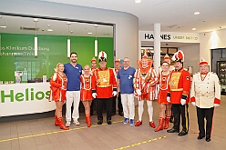 01 HeliosKlinikStJohannes 2026-01-14 04  In der Kinderklinik und im Rathaus - Am Mittwoch 14. Januar besuchten wir die Kinderintensivstation in der Helios St. Johannes Klinik Duisburg. Das sorgte für ein wenig Freude und Abwechslung im Klinikalltag. Abend stand dann der Besuch der CDU Ratsfraktion im Rathaus am Burgplatz auf dem Programm. : DVPJ, Toni I, Jules I., Prinz Karneval, Prinz, Prinzessin Aileen I., Hofmarschälle, Page, Pagen, Paginnen, HDK, Duisburg, Karneval, Helau, Tollität, Event, Session 2025, Session 2025, HDK Duisburg, Hauptausschuss, Hauptausschuss Karneval Duisburg, Duisburg ist echt