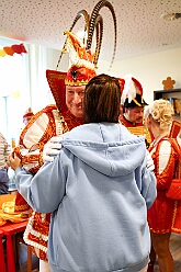 01 HeliosKlinikStJohannes 2026-01-14 11  In der Kinderklinik und im Rathaus - Am Mittwoch 14. Januar besuchten wir die Kinderintensivstation in der Helios St. Johannes Klinik Duisburg. Das sorgte für ein wenig Freude und Abwechslung im Klinikalltag. Abend stand dann der Besuch der CDU Ratsfraktion im Rathaus am Burgplatz auf dem Programm. : DVPJ, Toni I, Jules I., Prinz Karneval, Prinz, Prinzessin Aileen I., Hofmarschälle, Page, Pagen, Paginnen, HDK, Duisburg, Karneval, Helau, Tollität, Event, Session 2025, Session 2025, HDK Duisburg, Hauptausschuss, Hauptausschuss Karneval Duisburg, Duisburg ist echt