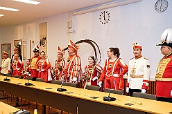 02 CDU Rathaus 2026-01-14 01  In der Kinderklinik und im Rathaus - Am Mittwoch 14. Januar besuchten wir die Kinderintensivstation in der Helios St. Johannes Klinik Duisburg. Das sorgte für ein wenig Freude und Abwechslung im Klinikalltag. Abend stand dann der Besuch der CDU Ratsfraktion im Rathaus am Burgplatz auf dem Programm. : DVPJ, Toni I, Jules I., Prinz Karneval, Prinz, Prinzessin Aileen I., Hofmarschälle, Page, Pagen, Paginnen, HDK, Duisburg, Karneval, Helau, Tollität, Event, Session 2025, Session 2025, HDK Duisburg, Hauptausschuss, Hauptausschuss Karneval Duisburg, Duisburg ist echt