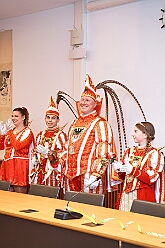 02 CDU Rathaus 2026-01-14 02  In der Kinderklinik und im Rathaus - Am Mittwoch 14. Januar besuchten wir die Kinderintensivstation in der Helios St. Johannes Klinik Duisburg. Das sorgte für ein wenig Freude und Abwechslung im Klinikalltag. Abend stand dann der Besuch der CDU Ratsfraktion im Rathaus am Burgplatz auf dem Programm. : DVPJ, Toni I, Jules I., Prinz Karneval, Prinz, Prinzessin Aileen I., Hofmarschälle, Page, Pagen, Paginnen, HDK, Duisburg, Karneval, Helau, Tollität, Event, Session 2025, Session 2025, HDK Duisburg, Hauptausschuss, Hauptausschuss Karneval Duisburg, Duisburg ist echt