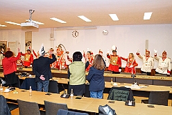 02 CDU Rathaus 2026-01-14 03  In der Kinderklinik und im Rathaus - Am Mittwoch 14. Januar besuchten wir die Kinderintensivstation in der Helios St. Johannes Klinik Duisburg. Das sorgte für ein wenig Freude und Abwechslung im Klinikalltag. Abend stand dann der Besuch der CDU Ratsfraktion im Rathaus am Burgplatz auf dem Programm. : DVPJ, Toni I, Jules I., Prinz Karneval, Prinz, Prinzessin Aileen I., Hofmarschälle, Page, Pagen, Paginnen, HDK, Duisburg, Karneval, Helau, Tollität, Event, Session 2025, Session 2025, HDK Duisburg, Hauptausschuss, Hauptausschuss Karneval Duisburg, Duisburg ist echt