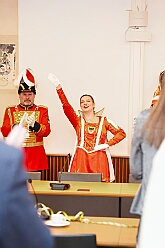 02 CDU Rathaus 2026-01-14 04  In der Kinderklinik und im Rathaus - Am Mittwoch 14. Januar besuchten wir die Kinderintensivstation in der Helios St. Johannes Klinik Duisburg. Das sorgte für ein wenig Freude und Abwechslung im Klinikalltag. Abend stand dann der Besuch der CDU Ratsfraktion im Rathaus am Burgplatz auf dem Programm. : DVPJ, Toni I, Jules I., Prinz Karneval, Prinz, Prinzessin Aileen I., Hofmarschälle, Page, Pagen, Paginnen, HDK, Duisburg, Karneval, Helau, Tollität, Event, Session 2025, Session 2025, HDK Duisburg, Hauptausschuss, Hauptausschuss Karneval Duisburg, Duisburg ist echt