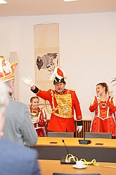 02 CDU Rathaus 2026-01-14 06  In der Kinderklinik und im Rathaus - Am Mittwoch 14. Januar besuchten wir die Kinderintensivstation in der Helios St. Johannes Klinik Duisburg. Das sorgte für ein wenig Freude und Abwechslung im Klinikalltag. Abend stand dann der Besuch der CDU Ratsfraktion im Rathaus am Burgplatz auf dem Programm. : DVPJ, Toni I, Jules I., Prinz Karneval, Prinz, Prinzessin Aileen I., Hofmarschälle, Page, Pagen, Paginnen, HDK, Duisburg, Karneval, Helau, Tollität, Event, Session 2025, Session 2025, HDK Duisburg, Hauptausschuss, Hauptausschuss Karneval Duisburg, Duisburg ist echt