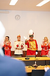 02 CDU Rathaus 2026-01-14 07  In der Kinderklinik und im Rathaus - Am Mittwoch 14. Januar besuchten wir die Kinderintensivstation in der Helios St. Johannes Klinik Duisburg. Das sorgte für ein wenig Freude und Abwechslung im Klinikalltag. Abend stand dann der Besuch der CDU Ratsfraktion im Rathaus am Burgplatz auf dem Programm. : DVPJ, Toni I, Jules I., Prinz Karneval, Prinz, Prinzessin Aileen I., Hofmarschälle, Page, Pagen, Paginnen, HDK, Duisburg, Karneval, Helau, Tollität, Event, Session 2025, Session 2025, HDK Duisburg, Hauptausschuss, Hauptausschuss Karneval Duisburg, Duisburg ist echt