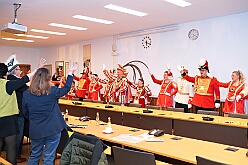 02 CDU Rathaus 2026-01-14 12  In der Kinderklinik und im Rathaus - Am Mittwoch 14. Januar besuchten wir die Kinderintensivstation in der Helios St. Johannes Klinik Duisburg. Das sorgte für ein wenig Freude und Abwechslung im Klinikalltag. Abend stand dann der Besuch der CDU Ratsfraktion im Rathaus am Burgplatz auf dem Programm. : DVPJ, Toni I, Jules I., Prinz Karneval, Prinz, Prinzessin Aileen I., Hofmarschälle, Page, Pagen, Paginnen, HDK, Duisburg, Karneval, Helau, Tollität, Event, Session 2025, Session 2025, HDK Duisburg, Hauptausschuss, Hauptausschuss Karneval Duisburg, Duisburg ist echt