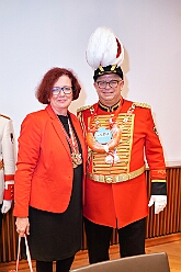02 CDU Rathaus 2026-01-14 14  In der Kinderklinik und im Rathaus - Am Mittwoch 14. Januar besuchten wir die Kinderintensivstation in der Helios St. Johannes Klinik Duisburg. Das sorgte für ein wenig Freude und Abwechslung im Klinikalltag. Abend stand dann der Besuch der CDU Ratsfraktion im Rathaus am Burgplatz auf dem Programm. : DVPJ, Toni I, Jules I., Prinz Karneval, Prinz, Prinzessin Aileen I., Hofmarschälle, Page, Pagen, Paginnen, HDK, Duisburg, Karneval, Helau, Tollität, Event, Session 2025, Session 2025, HDK Duisburg, Hauptausschuss, Hauptausschuss Karneval Duisburg, Duisburg ist echt