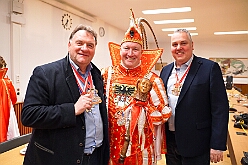 02 CDU Rathaus 2026-01-14 21  In der Kinderklinik und im Rathaus - Am Mittwoch 14. Januar besuchten wir die Kinderintensivstation in der Helios St. Johannes Klinik Duisburg. Das sorgte für ein wenig Freude und Abwechslung im Klinikalltag. Abend stand dann der Besuch der CDU Ratsfraktion im Rathaus am Burgplatz auf dem Programm. : DVPJ, Toni I, Jules I., Prinz Karneval, Prinz, Prinzessin Aileen I., Hofmarschälle, Page, Pagen, Paginnen, HDK, Duisburg, Karneval, Helau, Tollität, Event, Session 2025, Session 2025, HDK Duisburg, Hauptausschuss, Hauptausschuss Karneval Duisburg, Duisburg ist echt