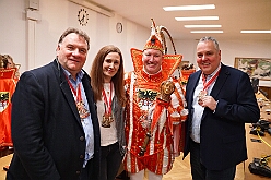 02 CDU Rathaus 2026-01-14 22  In der Kinderklinik und im Rathaus - Am Mittwoch 14. Januar besuchten wir die Kinderintensivstation in der Helios St. Johannes Klinik Duisburg. Das sorgte für ein wenig Freude und Abwechslung im Klinikalltag. Abend stand dann der Besuch der CDU Ratsfraktion im Rathaus am Burgplatz auf dem Programm. : DVPJ, Toni I, Jules I., Prinz Karneval, Prinz, Prinzessin Aileen I., Hofmarschälle, Page, Pagen, Paginnen, HDK, Duisburg, Karneval, Helau, Tollität, Event, Session 2025, Session 2025, HDK Duisburg, Hauptausschuss, Hauptausschuss Karneval Duisburg, Duisburg ist echt