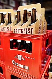 Prinzenbacken 2026-01-14 14  Prinzenbacken mit Toni I. - Jetzt ist es passiert, elf Jahre Prinzenbrot. Die Tradition die mit Thomas I. begann, 2015, wird nun auch 2026 mit Toni I. fortgesetzt. In der Bäckerei und Konditorei „Vormann“ Im Schlenk sah man auch den „Großen“ den Spass am Backen förmlich an. : DVPJ, Toni I, Jules I., Prinz Karneval, Prinz, Prinzessin Aileen I., Hofmarschälle, Page, Pagen, Paginnen, HDK, Duisburg, Karneval, Helau, Tollität, Event, Session 2025, Session 2025, HDK Duisburg, Hauptausschuss, Hauptausschuss Karneval Duisburg, Duisburg ist echt