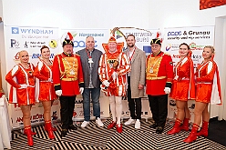 Sponsorenempfang 2026-01-15 16  Sponsorenabend - Sechs Tage nach seiner Kürung zum Prinz Toni I. hatte er nicht nur seine, sondern des gesamten Duisburger Karnevals, Unterstützerinnen und Unterstützer, zu einem Empfang in das WYNDHAM Hotel Duisburger Hof eingeladen. : DVPJ, Toni I, Jules I., Prinz Karneval, Prinz, Prinzessin Aileen I., Hofmarschälle, Page, Pagen, Paginnen, HDK, Duisburg, Karneval, Helau, Tollität, Event, Session 2025, Session 2025, HDK Duisburg, Hauptausschuss, Hauptausschuss Karneval Duisburg, Duisburg ist echt