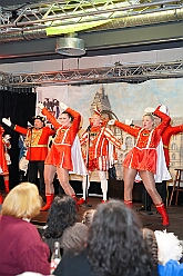 01 Feuerwehr Ehrengrd 2026-01-16 06  Tour Freitag 16. Januar - Unser Abend begann auf der 3. karnevalistische Gemeinschaftsveranstaltung des Innenstadtlöschzuges der Feuerwehr Duisburg und der Ehrengarde Blau-Weiß der Stadt Duisburg in der „Alten Feuerwache“. Danach waren wir Gäste beim Senatsabend der KG Rote Funken im „Theodor-König Keller“ auf dem Gelände der König-Pilsener Brauerei. Den Abend beendeten wir als Überraschungsgäste auf Kerstins 60. Geburtstag. : DVPJ, Toni I, Jules I., Prinz Karneval, Prinz, Prinzessin Aileen I., Hofmarschälle, Page, Pagen, Paginnen, HDK, Duisburg, Karneval, Helau, Tollität, Event, Session 2025, Session 2025, HDK Duisburg, Hauptausschuss, Hauptausschuss Karneval Duisburg, Duisburg ist echt