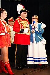 01 Feuerwehr Ehrengrd 2026-01-16 11  Tour Freitag 16. Januar - Unser Abend begann auf der 3. karnevalistische Gemeinschaftsveranstaltung des Innenstadtlöschzuges der Feuerwehr Duisburg und der Ehrengarde Blau-Weiß der Stadt Duisburg in der „Alten Feuerwache“. Danach waren wir Gäste beim Senatsabend der KG Rote Funken im „Theodor-König Keller“ auf dem Gelände der König-Pilsener Brauerei. Den Abend beendeten wir als Überraschungsgäste auf Kerstins 60. Geburtstag. : DVPJ, Toni I, Jules I., Prinz Karneval, Prinz, Prinzessin Aileen I., Hofmarschälle, Page, Pagen, Paginnen, HDK, Duisburg, Karneval, Helau, Tollität, Event, Session 2025, Session 2025, HDK Duisburg, Hauptausschuss, Hauptausschuss Karneval Duisburg, Duisburg ist echt