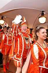 02 SenatsaRoteFunken 2026-01-16 02  Tour Freitag 16. Januar - Unser Abend begann auf der 3. karnevalistische Gemeinschaftsveranstaltung des Innenstadtlöschzuges der Feuerwehr Duisburg und der Ehrengarde Blau-Weiß der Stadt Duisburg in der „Alten Feuerwache“. Danach waren wir Gäste beim Senatsabend der KG Rote Funken im „Theodor-König Keller“ auf dem Gelände der König-Pilsener Brauerei. Den Abend beendeten wir als Überraschungsgäste auf Kerstins 60. Geburtstag. : DVPJ, Toni I, Jules I., Prinz Karneval, Prinz, Prinzessin Aileen I., Hofmarschälle, Page, Pagen, Paginnen, HDK, Duisburg, Karneval, Helau, Tollität, Event, Session 2025, Session 2025, HDK Duisburg, Hauptausschuss, Hauptausschuss Karneval Duisburg, Duisburg ist echt